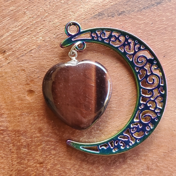 New Carved Heart Shaped Red Tiger Eye Rainbow Titanium Cresent Moon Pendant. - Picture 10 of 14